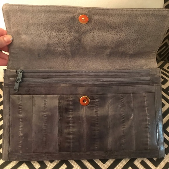 Genuine Eel Clutch w/ Crossbody Strap in Gray - Picture 3 of 4